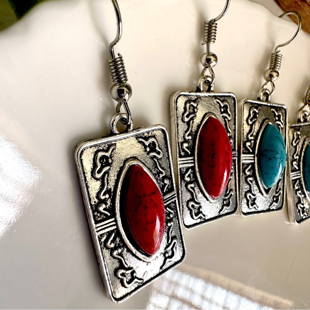 3/$22🩶 Pair Faux Turquoise & Red Stone Earrings Silver Southwestern Western - Picture 4 of 7